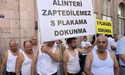 İzmir'de "S plaka" mağdurlarından "yarı çıplak" eylem