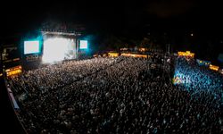 Mor ve Ötesi grubu Küçükçiftlik Park'ta konser verdi
