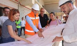 Silifke Belediye Başkanı Altunok, yapımına devam edilen hizmet binasını inceledi