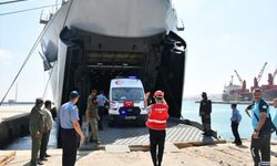 TCG Sancaktar ve TCG Bayraktar'ın Libya'ya ulaştırdığı yardım malzemeleri yetkililere teslim edildi