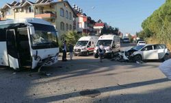 Manavgat’da üç araçlı zincirleme kazada 3 kişi yaralandı