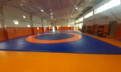 Finike'de Yeni Güreş Antrenman Salonu Minder Düzenlemesi Tamamlandı