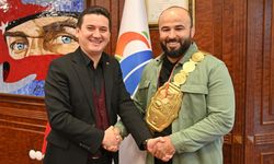 Türkiye Şampiyonu Orhan Okulu'dan Başkan Köleoğlu'na Ziyaret