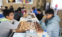 Antalya'da Aşık Veysel'i Anma Satranç Turnuvası düzenlendi