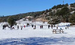 Spil’e kar yağdı, İzmirliler kar keyfi yaptı