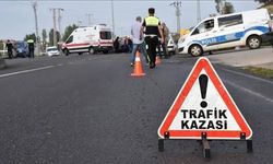 Antalya'da hafif ticari araçla tırın çarpıştığı kazada 1 kişi öldü, 1 kişi yaralandı