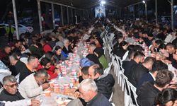 BAŞKAN KÖLEOĞLU KUMLUCALILARLA GÖNÜL GÖNÜLE İFTAR PROGRAMLARINA DEVAM EDİYOR