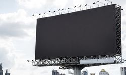 Totem LED Ekranlar: Kentsel Alanlarda Etkili Reklamcılığın Yeni Yüzü