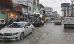 Konya'da sağanak; cadde ve sokaklar suyla doldu