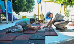 Kumluca’da Parklar Çocuklar İçin Yenileniyor