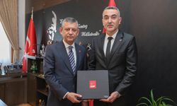 Hasan Nizamoğlu’ndan CHP Genel Başkanı Özgür Özel’e Ziyaret