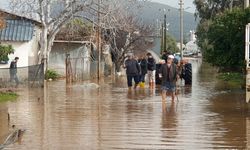 Kumluca Sele Teslim Oldu 1500 Dönüm Tarım Alanı Zarar Gördü