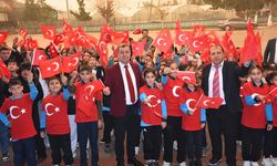 Okullar Bayrakla Donatıldı, İlk Ders “Bayrak Sevgisi” Oldu