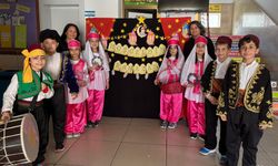 Okulda Öğrenciler Davul Çalıp Mani Söyledi