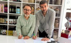 Mevlana Kuruyemiş Ve Batı Antalya Gazetesinden Önemli İmza!