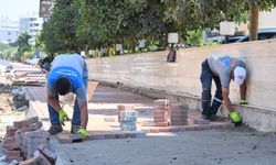Kumluca Belediyesi Kaldırım Yapım Çalışmalarına Devam Ediyor