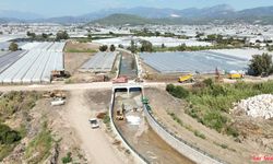 AKMAZ KAVŞAĞI’NDA KÖPRÜ TAMAMLANDI, YOL TRAFİĞE AÇILDI