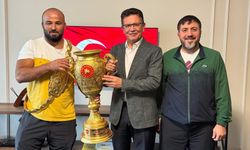 ATAY USLU, BAŞPEHLİVAN ORHAN OKULU’YU AĞIRLADI