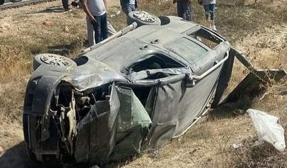 Şarampole devrilen hafif ticari araçtaki 2 kişi yaralandı