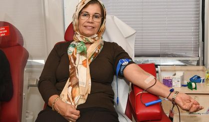 Başkan Gülsüm Cengiz, Kan Bağışında Bulundu
