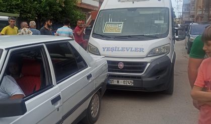 Dolmuş şoförü, 'yol verme' nedeniyle tartıştığı 2 kardeşten 1'inin başında şişe kırdı, 1'inin de burnunu kırdı
