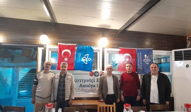 Hürriyetçi Eğitim-Sen'de Finike'de biraraya geldi