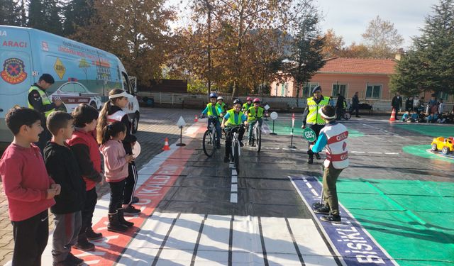 Antalya'da 14 Bin Öğrenciye Trafik Farkındalığı Eğitimi