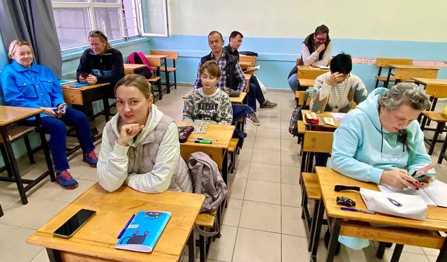 Finike'de Yabancılar Türkçe Öğreniyor