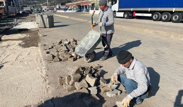 Kumluca Toptancı Hali, Parke Döşeme Çalışmalarıyla Modernleşiyor