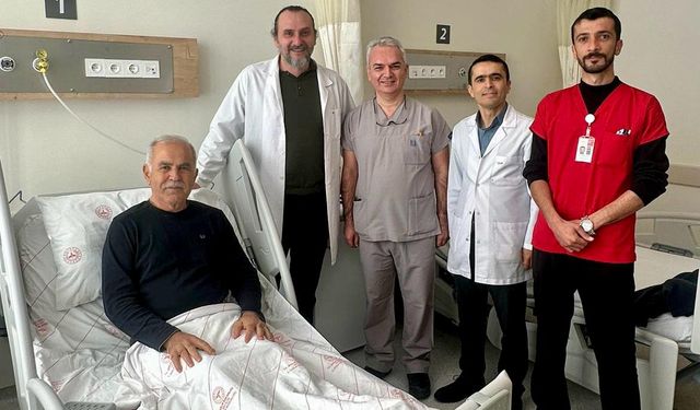 Batı Antalya'da Dev Böbrek Kisti Kapalı Ameliyatla Alındı