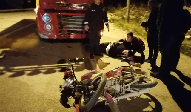 Finike'de Feci Kaza!..  Kamyonetle çarpışan motosikletli öldü