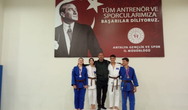 Kumluca Demirspor Judo takımı sporcuları turnuvada 4 madalya kazandı