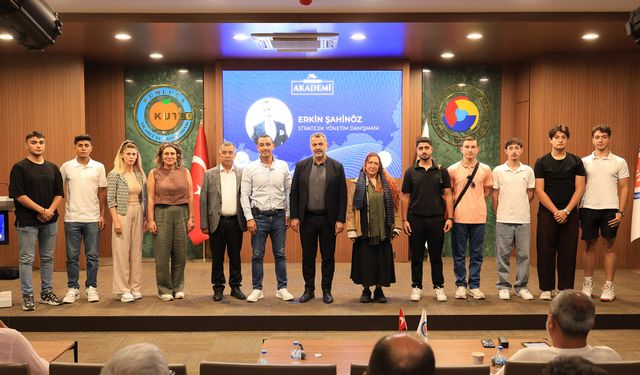 EKONOMİ DUAYENİ ERKİN ŞAHİNÖZ, KUTSO AKADEMİ’DE SAHNE ALDI