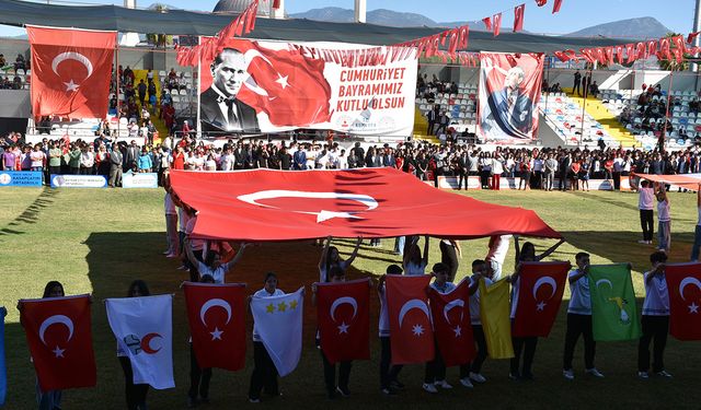 Cumhuriyetin 102. Yılı Coşku Ve Gururla Kutlandı