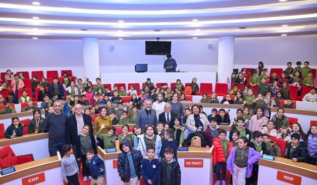 Minik Öğrencilerden Belediyeye Anlamlı Ziyaret