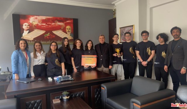 Kumlucalı Öğrencilerden  Robotik Turnuvasında Büyük Başarı