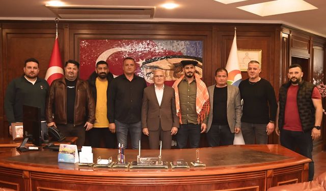 Güreş Ağası Uğur Evran Ağalık Parasını Teslim Etti