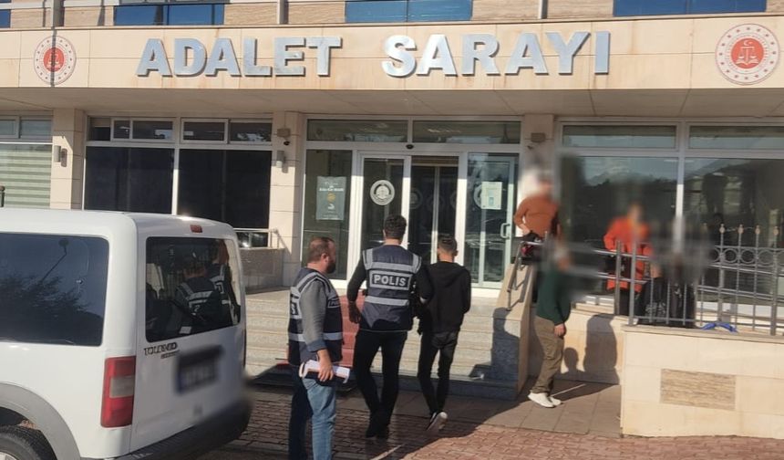 Antalya'da 96 Aranan Şahıs Yakalandı, 13'ü Tutuklandı