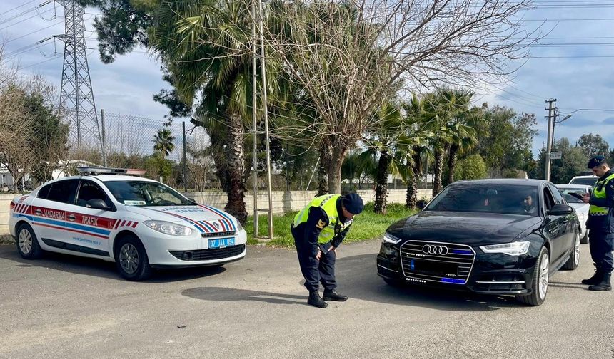 Antalya'da Usulsüz Çakar Lamba Kullanan 10 Araca Ceza