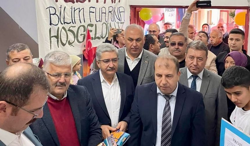 Sarıcasu Darıyemezler Ortaokulu'nda TÜBİTAK 4006 Bilim Fuarı Açıldı