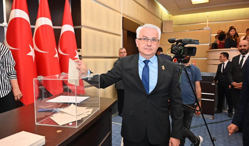 Kepez Belediye Başkan Vekilliğine Refik Emre Altekin seçildi