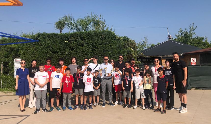 Bahçeşehir Koleji Satranç Turnuvası'nda Zafer Bayrağını Dikti