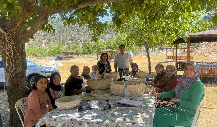 KUMLUCA HALK EĞİTİMİ MERKEZİ,  KARAGÖL YAYLASI’NDA KURSLARLA  VATANDAŞA ULAŞTI