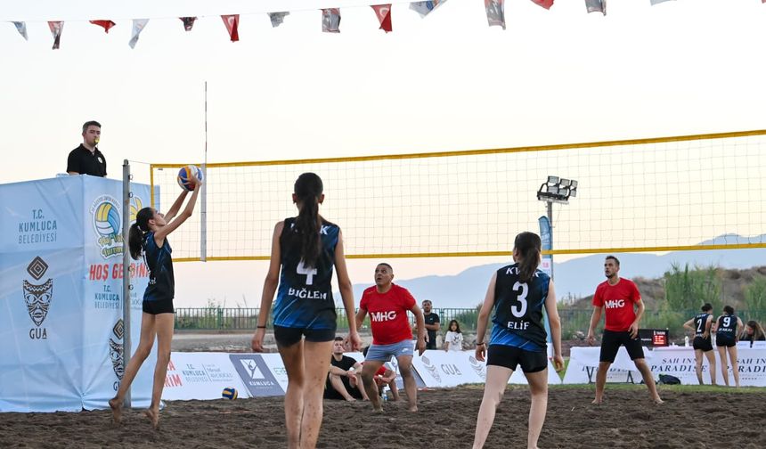PLAJ VOLEYBOLUNDA DOSTLUK VE REKABET BULUŞTU!