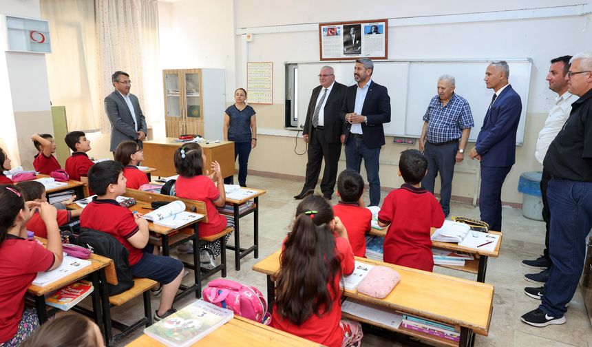 KUTBO’dan Öğrencilere Ayakkabı Desteği