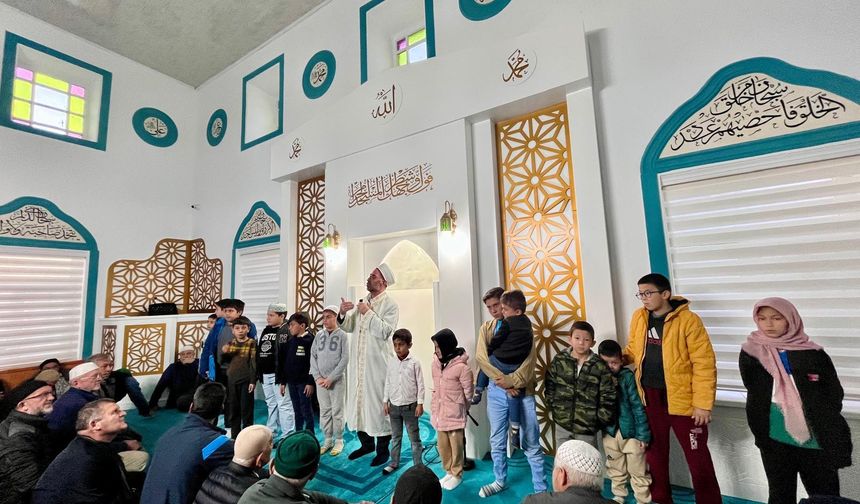 Cemaatin Kaynaşmasıyla Camilerde Birlik Ruhu Büyüyor