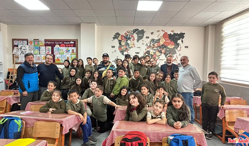 Geri Vitesi Olmayan Pehlivan Öğrencilerle Yan Yana