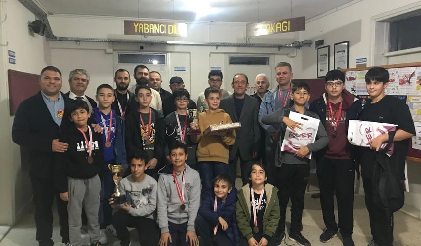 Hamleler Ata’ya Saygı İçin