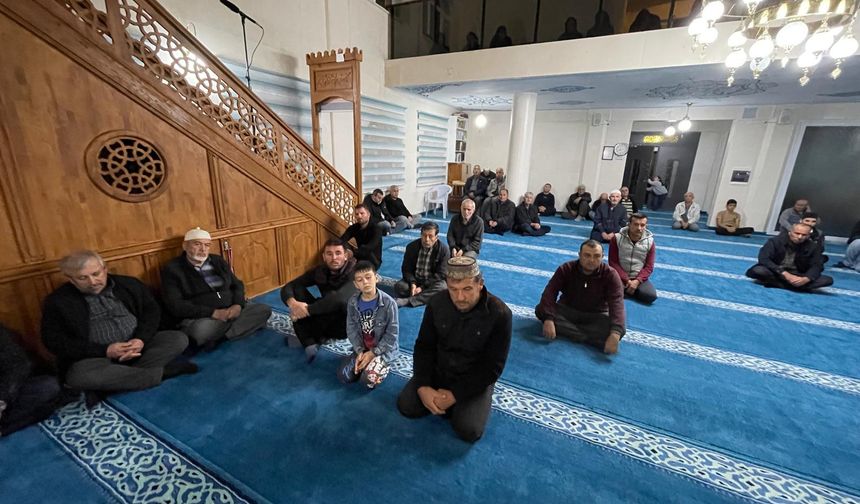 İbadet, Sohbet Ve İkramla Gelen Kaynaşma