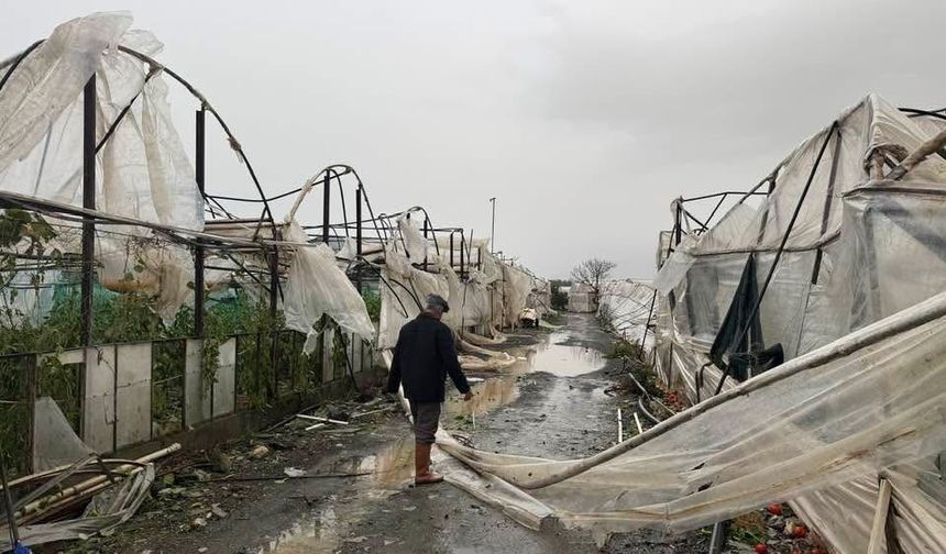 Kumluca’yı Selin Ardından Hortum Vurdu